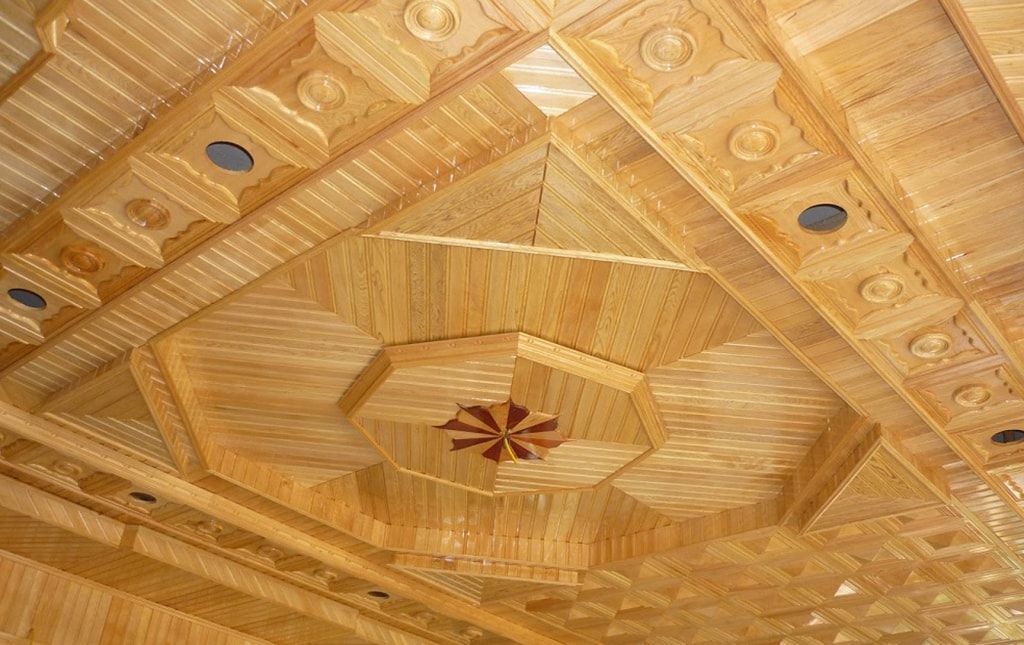 Trần gỗ pơ mu cực kỳ độc đáo và đẳng cấp giúp nâng tầm không gian