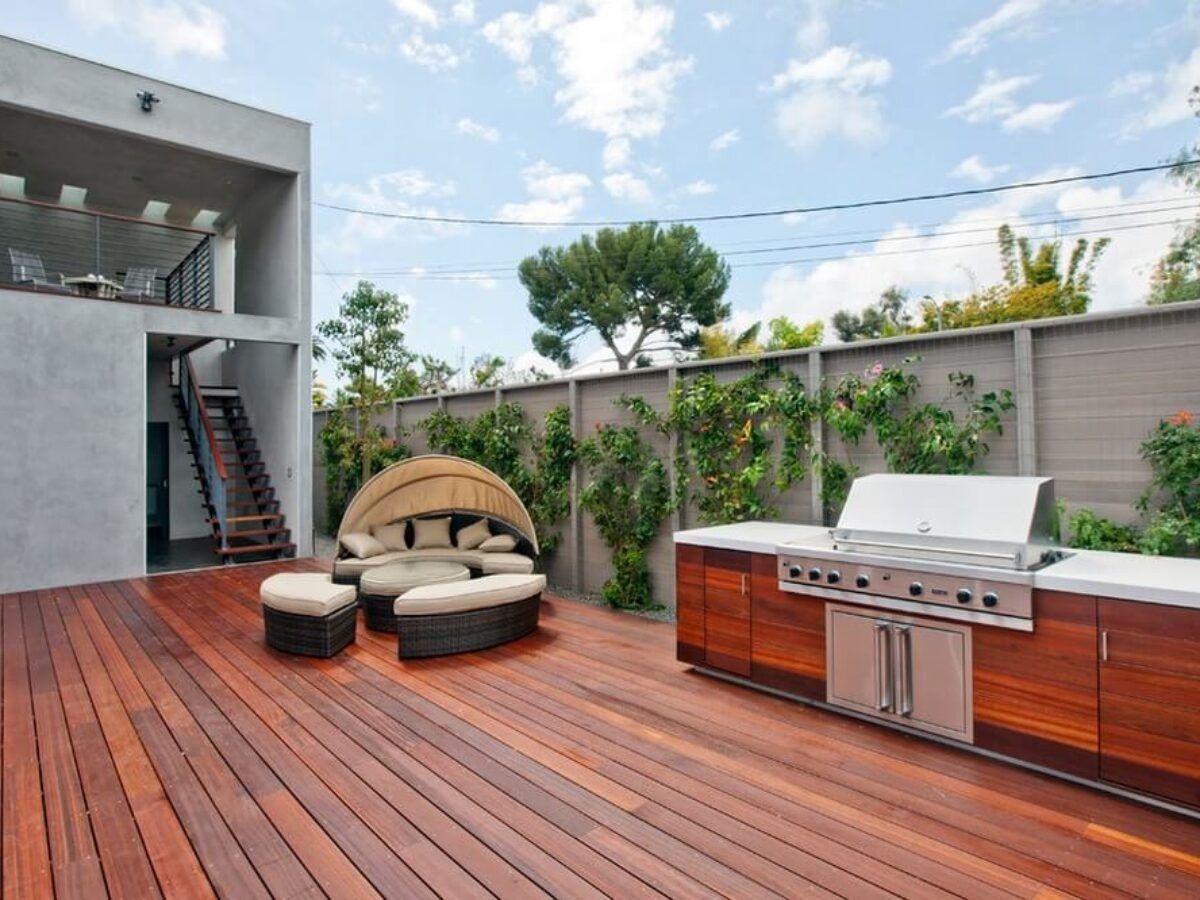 Trang trí sân thượng với thiết bị nấu nướng tiện lợi cho tiệc BBQ