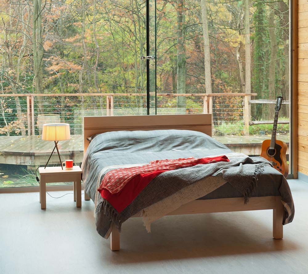 Giường gỗ sồi đẹp và hài hòa với nhiều bối cảnh phòng ngủ khác nhau