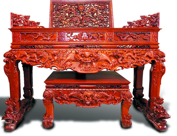 Bàn thờ gỗ đinh hương mang vẻ đẹp sang trọng, linh thiêng và tôn kính