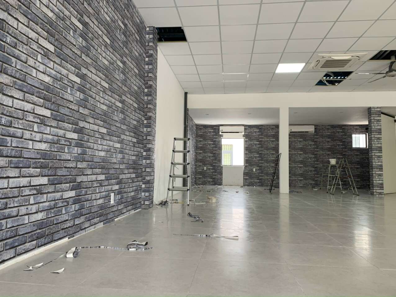 Giấy dán tường giả gạch với giá thành hợp lý