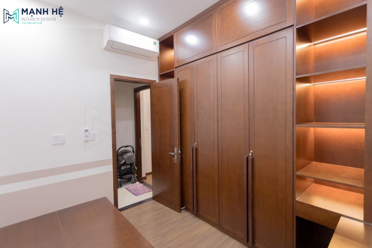 Hệ tủ quần áo cao đụng trần gắn led rực rỡ