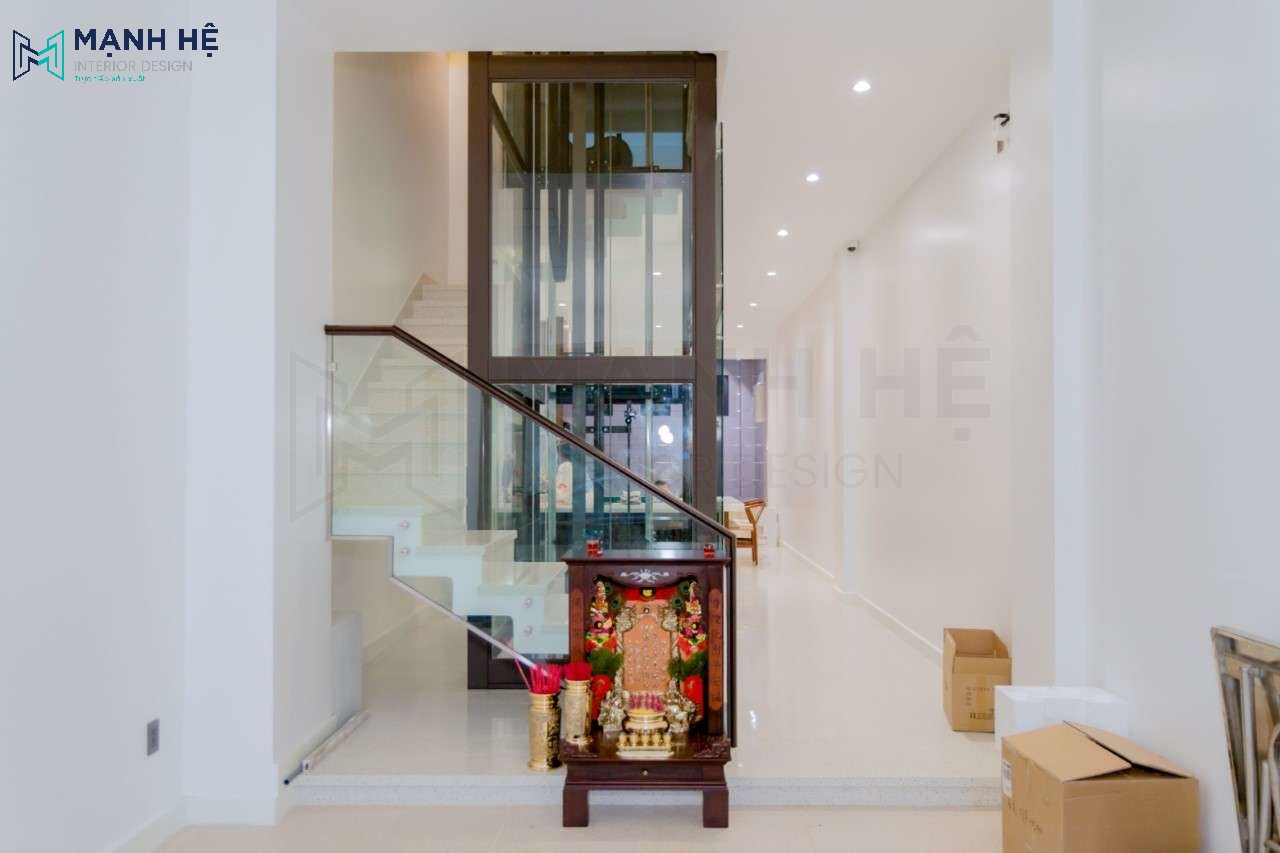 Không gian gara rộng rãi cho nhà phố 3 lầu