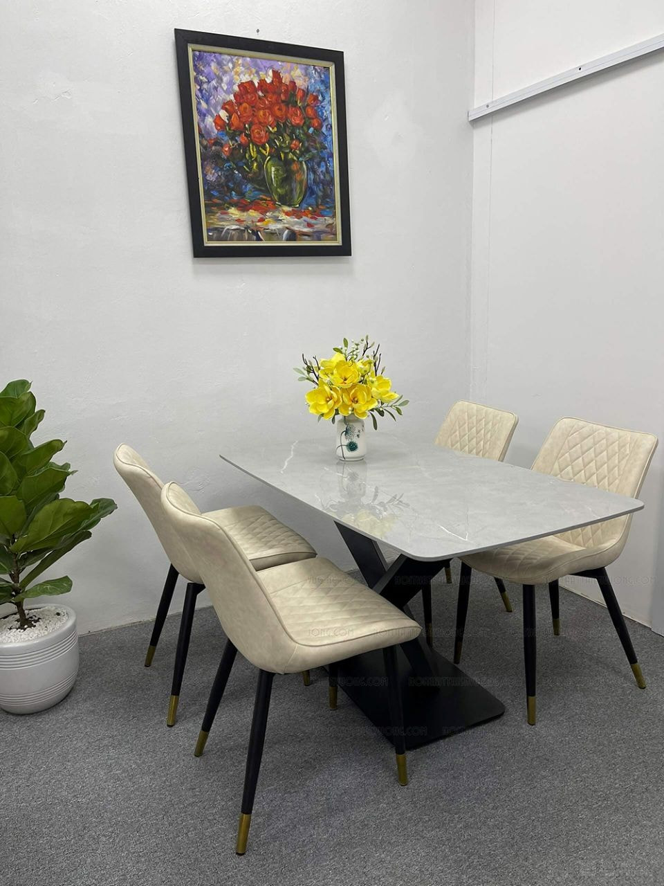 Bàn ăn mặt đá giá rẻ phù hợp cho nhiều gia đình thu nhập thấp