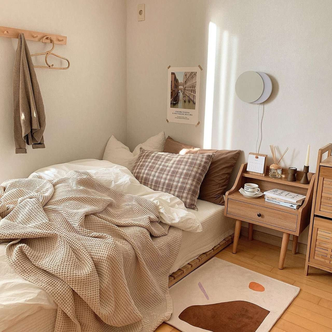 Phòng ngủ Hàn Quốc cho nữ với đồ decor xinh xắn