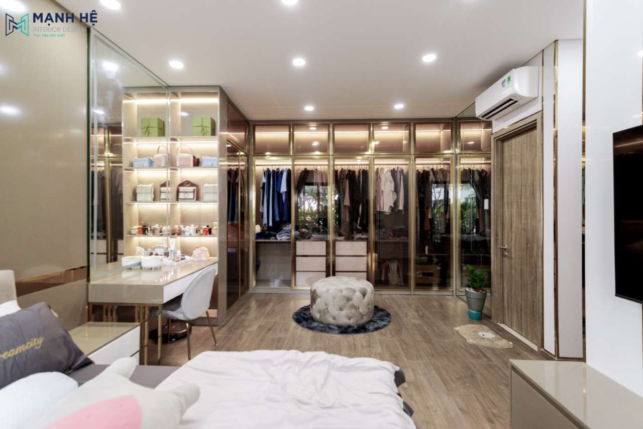 Hoàn thiện phòng thay đồ riêng với hệ tủ quần áo cánh kính chữ L sang trọng