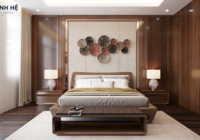 Thiết kế nội thất phòng ngủ ông bà tiện nghi bằng chất liệu gỗ sồi tự nhiên cùng hệ trần thạch cao thiết kế dạng chìm giúp tạo chiều sâu cho không gian