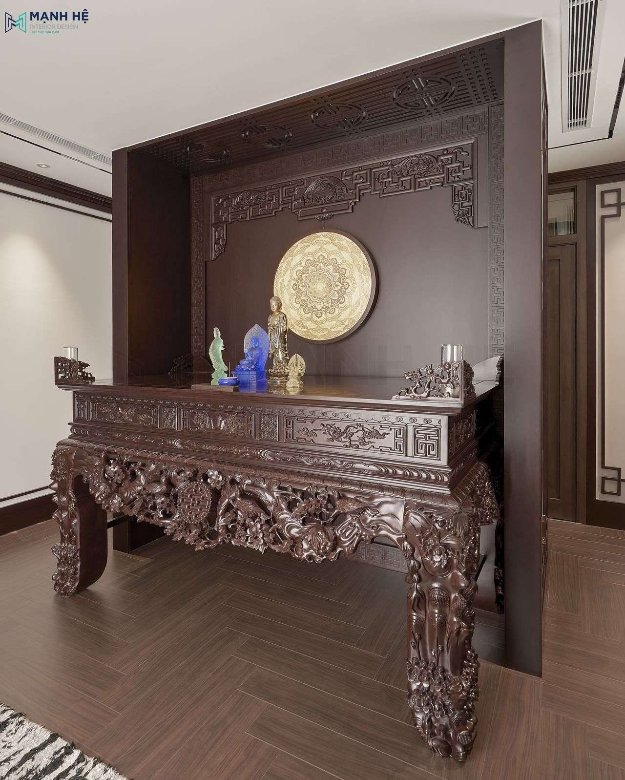 Phòng thờ sang trọng, đẳng cấp sử dụng toàn bộ bằng gỗ tự nhiên