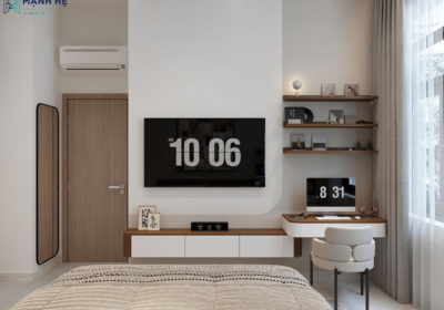 Phòng ngủ nổi bật với vách tường tivi được sơn 2 màu trắng-xám độc đáo cùng với kệ trâng trí nhỉ xinh
