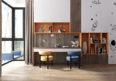 Bàn học được thiết kế 2 màu cam trắng tinh tế kết hợp ghế ngồi vàng - xanh độc đáo